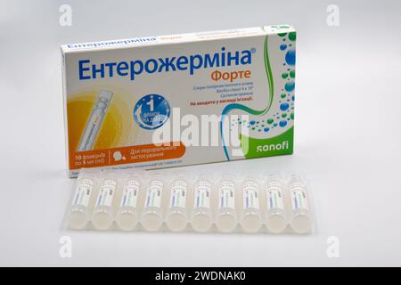 Kiev, Ucraina - 24 ottobre 2023: Studio Shoot of Enterogermina pack and suspension Flasks Drug by Sanofi for treatment and Prevention of intestinal d Foto Stock