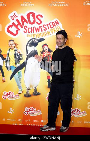 Kinopremiere DIE CHAOS SCHWESTERN UND PINGUIN PAUL am 21.01.2024 im Cindedom in Köln Mike Marzuk *** prima del cinema DIE CHAOS SCHWESTERN UND PINGUIN PAUL il 21 01 2024 al Cindedom di Colonia Mike Marzuk xTSx Foto Stock