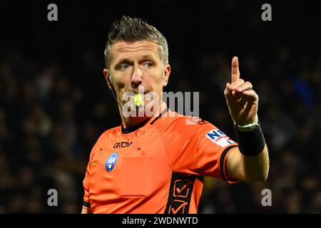 Salerno, Italia. 21 gennaio 2024. L'arbitro Daniele Orsato durante la partita di serie A TIM tra US Salernitana e Genoa CFC allo Stadio Arechi di Salerno, Italia, il 21 gennaio 2024. Crediti: Nicola Ianuale/Alamy Live News Foto Stock