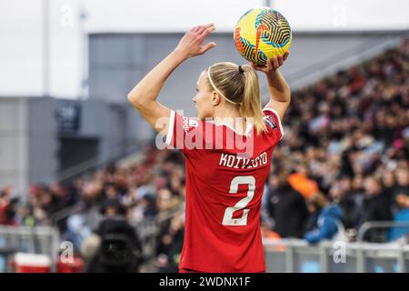 Manchester, Regno Unito. 21 gennaio 2024. Manchester, Inghilterra, 21 gennaio 2024: Emma Koivisto (2 Liverpool) tira in campo durante la partita di Barclays fa Womens Super League tra Manchester City e Liverpool al Joie Stadium di Manchester, Inghilterra (Natalie Mincher/SPP) credito: SPP Sport Press Photo. /Alamy Live News Foto Stock