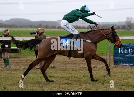 Oscar Montel e James King vincono la CKD Lord Ashton della Hyde's Cup Mens Open all'Heythrop P2P di Cocklebarrow. Credito immagini equine JTW / Alamy. Foto Stock