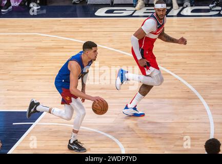 Washington, USA. 21 gennaio 2024. WASHINGTON, DC - 21 GENNAIO: Il centro dei Washington Wizards Daniel Gafford (21) tiene il passo con l'attaccante dei Denver Nuggets Michael Porter Jr. (1) durante una partita NBA tra i Washington Wizards e i Denver Nuggets, il 21 gennaio 2024, alla Capital One Arena, a Washington, DC. (Foto di Tony Quinn/SipaUSA) credito: SIPA USA/Alamy Live News Foto Stock