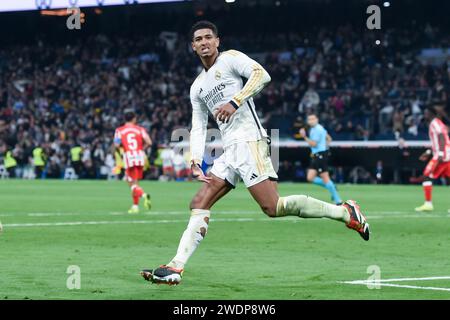 Madrid, Spagna. 21 gennaio 2024. Jude Bellingham del Real Madrid celebra il suo gol durante la partita di calcio della Liga tra Real Madrid e UD Almeria a Madrid, in Spagna, 21 gennaio 2024. Crediti: Gustavo Valiente/Xinhua/Alamy Live News Foto Stock