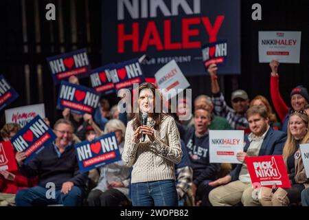 Exeter, Stati Uniti. 21 gennaio 2024. L'ex governatore della Carolina del Sud e candidato presidenziale repubblicano Nikki Haley parla durante un evento elettorale a Exeter, New Hampshire, il 21 gennaio 2024. Haley spera di battere l'ex presidente degli Stati Uniti Donald J. Trump nelle imminenti primarie del New Hampshire in seguito al ritiro del governatore della Florida Ron DeSantis dalle primarie presidenziali repubblicane. Foto di Amanda Sabga/UPI credito: UPI/Alamy Live News Foto Stock