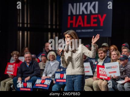 Exeter, Stati Uniti. 21 gennaio 2024. L'ex governatore della Carolina del Sud e candidato presidenziale repubblicano Nikki Haley parla durante un evento elettorale a Exeter, New Hampshire, il 21 gennaio 2024. Haley spera di battere l'ex presidente degli Stati Uniti Donald J. Trump nelle imminenti primarie del New Hampshire in seguito al ritiro del governatore della Florida Ron DeSantis dalle primarie presidenziali repubblicane. Foto di Amanda Sabga/UPI credito: UPI/Alamy Live News Foto Stock