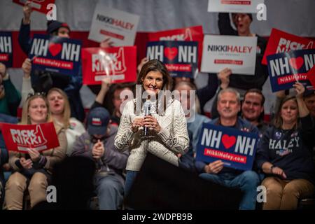 Exeter, Stati Uniti. 21 gennaio 2024. L'ex governatore della Carolina del Sud e candidato presidenziale repubblicano Nikki Haley parla durante un evento elettorale a Exeter, New Hampshire, il 21 gennaio 2024. Haley spera di battere l'ex presidente degli Stati Uniti Donald J. Trump nelle imminenti primarie del New Hampshire in seguito al ritiro del governatore della Florida Ron DeSantis dalle primarie presidenziali repubblicane. Foto di Amanda Sabga/UPI credito: UPI/Alamy Live News Foto Stock