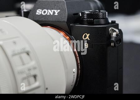 HCMC, VN - gennaio 2024. Fotocamera Mirrorless Sony Alpha A9 Foto Stock