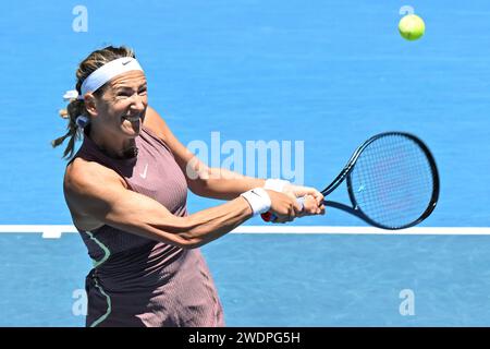 Melbourne, Australia. 22 gennaio 2024. LA diciottesima testa di serie della Bielorussia VICTORIA AZARENKA in azione contro l'Ucraina DAYANA YASTREMSKA sulla Rod Laver Arena in una partita del quarto round del singolare femminile il giorno 9 dell'Australian Open 2024 a Melbourne, in Australia. Sydney Low/Cal Sport Media/Alamy Live News Foto Stock