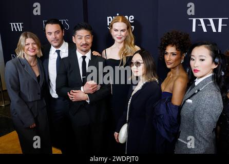 New York, Stati Uniti. 21 gennaio 2024. Produttore Daniele Melia, attore Jack Huston, attore Brian Tee, attrice Nicole Kidman, regista Lulu Wang, l'attrice Sarayu Blue, l'attrice Ji-Young Yoo arriva sul Red carpet per la prima di "Expats" di prime Video a New York al Museum of Modern Art domenica 21 gennaio 2024 a New York City. Foto di John Angelillo/UPI Credit: UPI/Alamy Live News Foto Stock