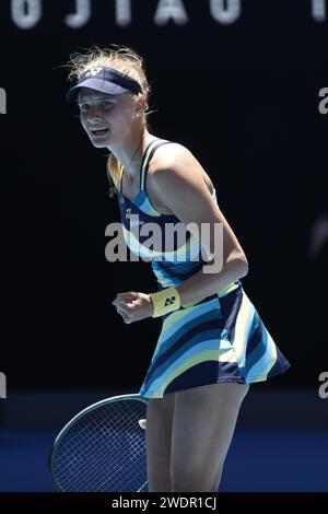 Melbourne, Australia. 22 gennaio 2024. Dayana Yastremska UKR) in azione durante il loro round Four Singles match contro Victori Azarenka durante Australian Open, International Tennis Match a Melbourne, Australia, 22 gennaio 2024 credito: Independent Photo Agency/Alamy Live News Foto Stock