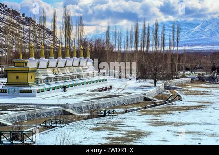 Chorten, Stupa buddista, Monastero di Thiksey, Leh, Ladakh, Kashmir, India, Asia Foto Stock