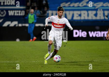 Bochum, Deutschland. 20 gennaio 2024. Fussball; Spieltag 18; 1. Bundesliga; Saison 20223/2024; VfL Bochum gegen VfB Stuttgart am 20.01.2024 a Bochum. UBz: 16 Atakan Karazor, VfB Stoccarda. Credito: dpa/Alamy Live News Foto Stock