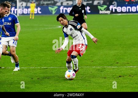 Gelsenkirchen, Deutschland. 20 gennaio 2024. Fussball; Spieltag 18; 2. Bundesliga; Saison 2023/2024; FC Schalke 04 gegen Hamburger SV AM 20.01.2024 a Gelsenkirchen. UBz: 17 Masaya Okugawa, Hamburger SV. Credito: dpa/Alamy Live News Foto Stock