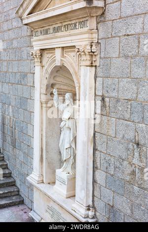 PRCANJ, MONTENEGRO - 04 GIUGNO: Christ Teaching, la Chiesa cattolica della nascita della Vergine Maria, il 4 giugno 2015, a Prcanj, Montenegro Foto Stock