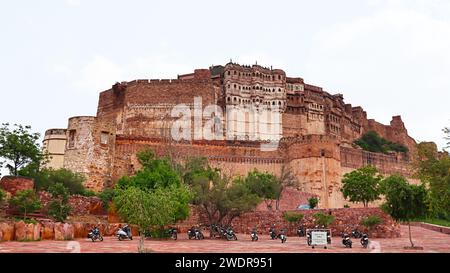 INDIA, RAJASTHAN, JODHPUR, luglio 2023, Mehrangarh Fort, forte del XV secolo costruito dal re Rajput Rao Jodha, fondatore di Jodhpur. Foto Stock