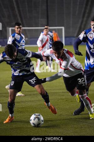 Non esclusiva: 17 gennaio 2024, Dallas, Texas, USA: Il difensore del Monterrey Christian Franco (L) durante l'amichevole partita di calcio internazionale tra Raya Foto Stock