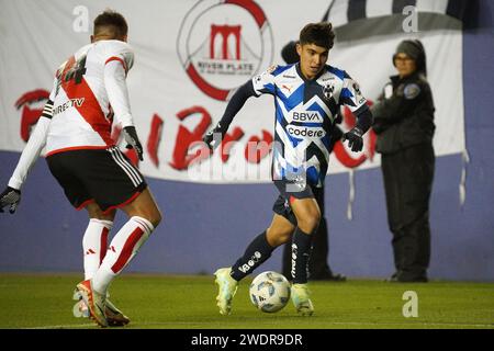 Non esclusiva: 17 gennaio 2024, Dallas, Texas, USA: Il centrocampista del Monterrey Cesar Garza (R) in azione durante l'amichevole partita di calcio internazionale tra Foto Stock