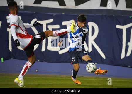 Non esclusiva: 17 gennaio 2024, Dallas, Texas, USA: Il difensore del Monterrey Christian Franco (R) in azione durante l'amichevole partita di calcio internazionale BE Foto Stock