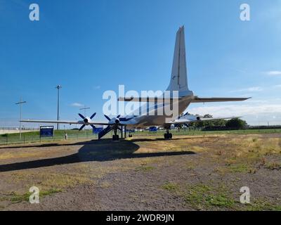 Aereo d'epoca il-18 passeggeri all'aeroporto di Lipsia. 14 settembre 2023 Lipsia Germania Foto Stock