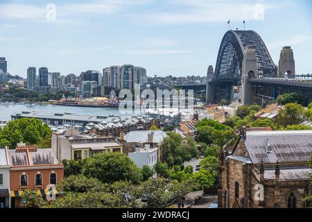 The Rocks: Porto di Sydney e quartiere turistico con sfondo Harbour Bridge Foto Stock