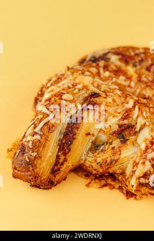 panino sfoglia con formaggio Foto Stock