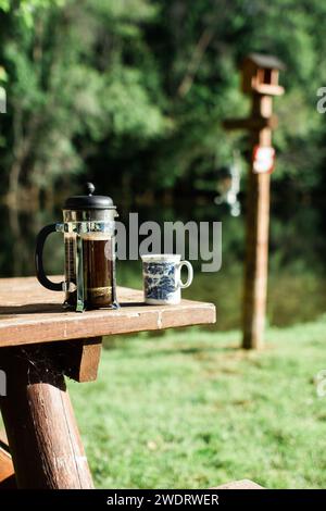 Caffè appena fatto nei grandi spazi aperti Foto Stock
