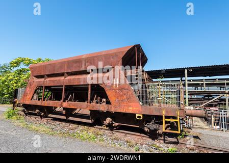 Vagoni ferroviari per il trasporto di minerali nella ferriera dismessa Henrichshuette, museo industriale, Hattingen, Renania settentrionale-Vestfalia, Germania Foto Stock