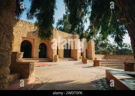 Antica città in Africa al sole del pomeriggio. Foto Stock