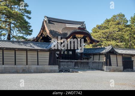 Cancello in legno del Palazzo Imperiale di Kyoto, Kyoto, Honshu, Giappone, Asia Foto Stock