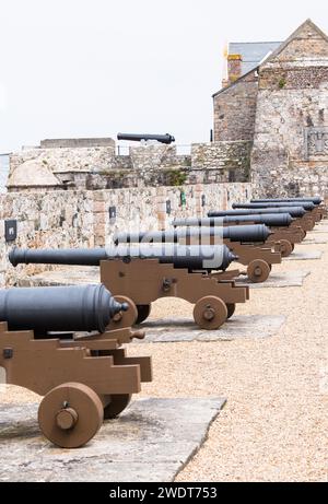 Cannoni a Castle Cornet, St. Peter Port, Guernsey, Isole del Canale, Europa Foto Stock