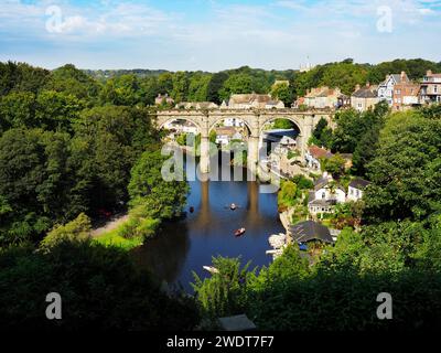 Viadotto ferroviario sul fiume Nidd a Knaresborough, Knaresborough, Yorkshire, Inghilterra, Regno Unito, Europa Foto Stock