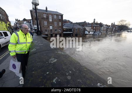 Inondazioni, York, Yorkshire, 2023, inondazioni in Gran Bretagna, città di York nello Yorkshire, vittime di inondazioni nel centro della città del fiume Ouse. Foto Stock