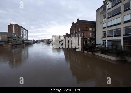 Inondazioni, York, Yorkshire, 2023, inondazioni in Gran Bretagna, città di York nello Yorkshire, vittime di inondazioni nel centro della città del fiume Ouse. Foto Stock