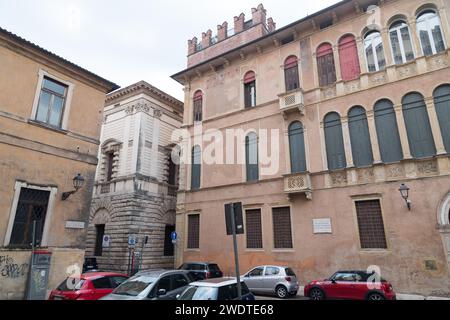 Palazzo Negri de salvi e Palazzo Thiene rinascimentale palladiano del XVI secolo in Piazzetta San Stefano nel centro storico di Vicenza, Provincia di V Foto Stock