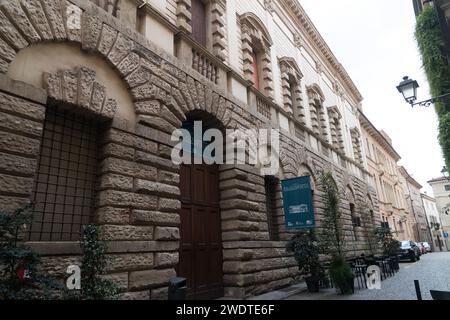 Palazzo Negri de salvi e Palazzo Thiene rinascimentale palladiano del XVI secolo in Piazzetta San Stefano nel centro storico di Vicenza, Provincia di V Foto Stock