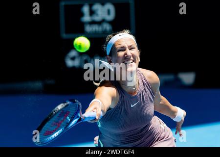 Melbourne, Australia. 22 gennaio 2024. Victoria Azarenka compete nel quarto turno di singolare femminile tra Victoria Azarenka della Bielorussia e Dayana Yastremska dell'Ucraina al torneo di tennis Australian Open di Melbourne, in Australia, 22 gennaio 2024. Crediti: Chu Chen/Xinhua/Alamy Live News Foto Stock