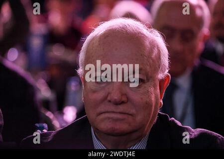 Cracovia, Polonia. 22 gennaio 2024. Manuel Angel Moratinos, Sottosegretario generale delle Nazioni Unite, alto Rappresentante dell'UNAOC, partecipa al simposio dell'Associazione ebraica europea presso il Centro Congressi dell'hotel Hilton a Cracovia in vista del 79° anniversario della liberazione di Auschwitz a Cracovia, in Polonia, il 22 gennaio 2024. Il simposio si concentra sull'aumento dell'antisemitismo in Europa dopo il brutale attacco del 7 ottobre 2023 contro Israele e la reazione militare indiscriminata di Israele contro i palestinesi. (Foto di Dominika Zarzycka/Sipa USA) credito: SIPA USA/Alamy Live News Foto Stock