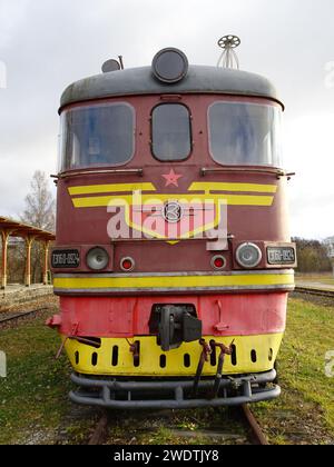 Vecchia locomotiva diesel sovietica TEP60 Foto Stock