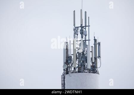 torre degli operatori mobili 4G, stazione di comunicazione. Foto di alta qualità Foto Stock