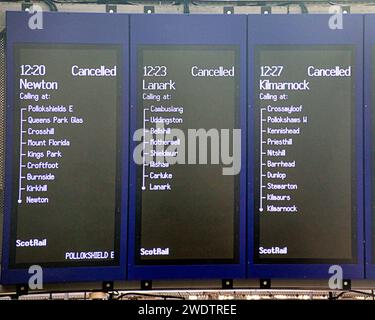 Glasgow, Scozia, Regno Unito. 22 gennaio 2024. Tempo nel Regno Unito: Treni Storm Isha cancellati nella stazione centrale di glasgow con una coda massiccia per il treno di londra. Credit Gerard Ferry/Alamy Live News Foto Stock