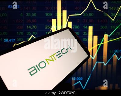 Konskie, Polonia - 21 gennaio 2024: Logo dell'azienda BioNTech visualizzato sullo schermo del telefono cellulare Foto Stock