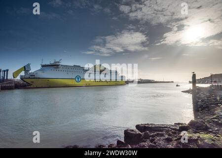 Newhaven, 22 gennaio 2024: Il traghetto da Newhaven a Dieppe parte da Newhaven Foto Stock