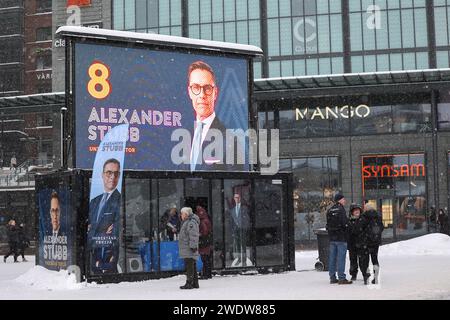 Helsinki, Finlandia. 21 gennaio 2024. Padiglione della campagna elettorale del candidato presidenziale Alexander Stubb, visto lungo la strada. Le elezioni presidenziali in Finlandia si terranno il 28 gennaio 2024. La campagna elettorale dei candidati presidenziali è in pieno svolgimento. Credito: SOPA Images Limited/Alamy Live News Foto Stock