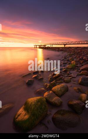 Alba colorata sulla spiaggia di Xilxes (Castellon - Spagna) Foto Stock