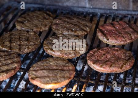 Veri hamburger grigliati al barbecue. Foto Stock