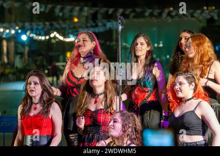 HELLSCORE The Metal a capella Choir di Noa Gruman. Hellscore, formato nel 2016, è un ensemble vocale di 40 membri di teste metal maschili e femminili che cantano m Foto Stock