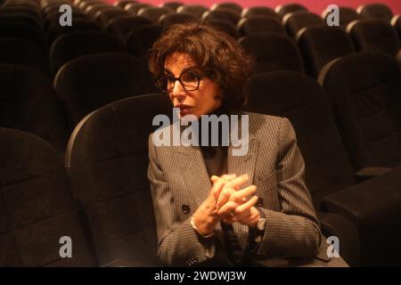 ©PHOTOPQR/sud OUEST/Stéphane Klein/Sud Ouest ; Nontron ; 22/01/2024 ; visite de Rachida dati, ministre de la culture, à Nontron le 22 janvier 2024. Dans la salle du cinéma de Nontron. Ritratto Rachida dati. Nonotron, Francia, 22 gennaio 2024 l'ex ministro Sarkozy Rachida dati ha nominato qui un nuovo ministro della cultura durante una visita nel sud-ovest della Francia Foto Stock