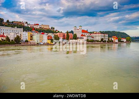 Inn Quay a Passau, Baviera, Germania Foto Stock