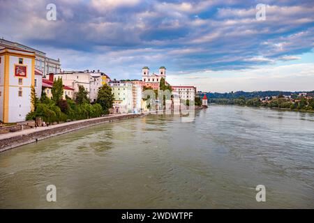 Inn Quay a Passau, Baviera, Germania Foto Stock