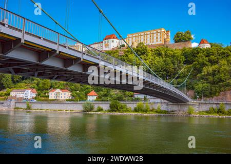 Ponte Prinzregent-Luitpold sul Danubio e veste Oberhaus a Passau, Baviera, Germania Foto Stock